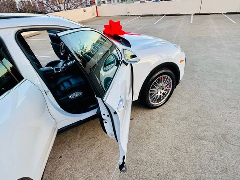 Used 2015 Porsche Cayenne Turbo image 58