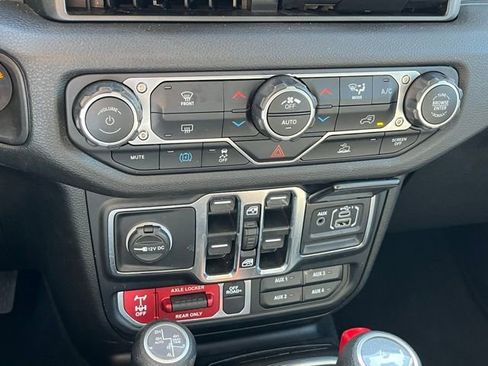 Used 2024 Jeep Wrangler Unlimited image 20