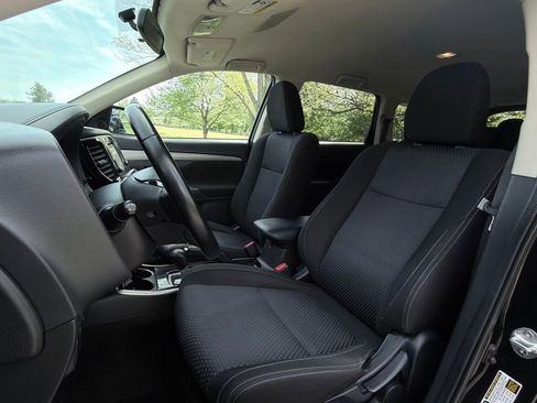 Used 2017 Mitsubishi Outlander ES AWD/4WD image 16