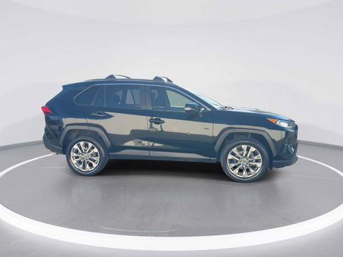 Certified 2019 Toyota RAV4 XLE Premium w/ Cold Weather Package AWD/4WD image 9