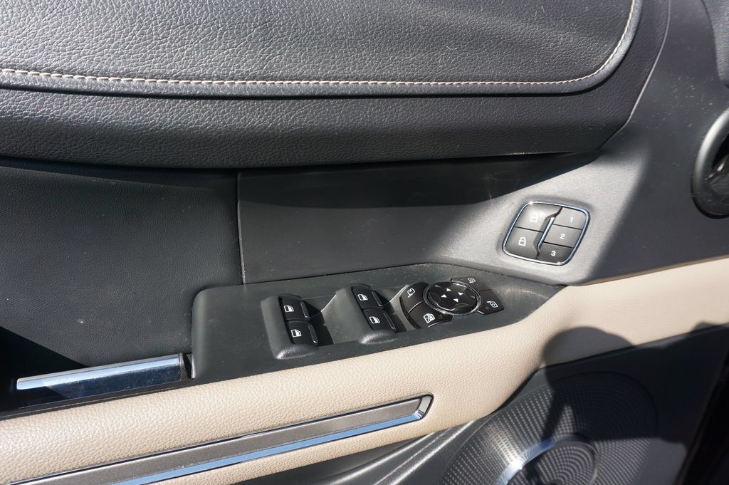 Used 2023 Ford Expedition Max Limited RWD image 4