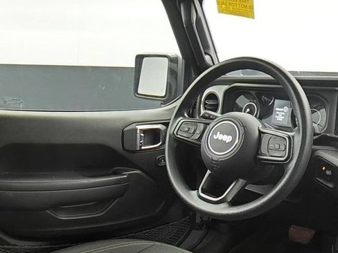 Used 2025 Jeep Gladiator Sport AWD/4WD image 16