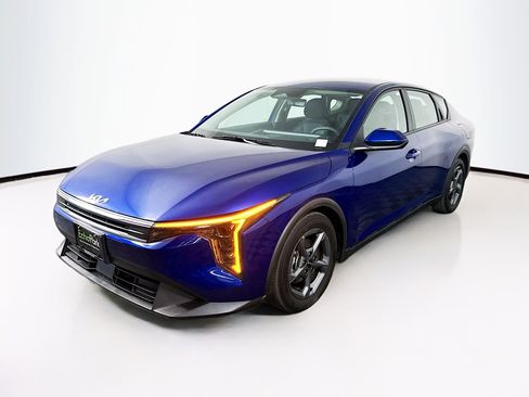 Used 2025 Kia K4 LXS image 3