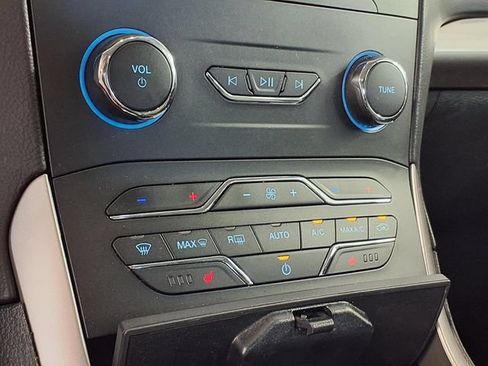 Used 2020 Ford Edge SEL w/ Convenience Package AWD/4WD image 12