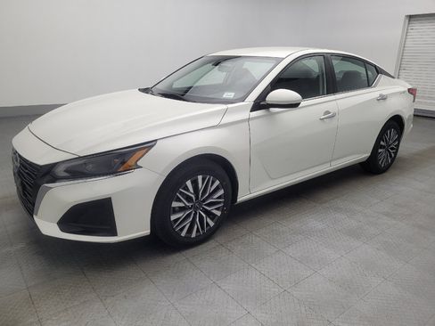 Used 2023 Nissan Altima 2.5 SV AWD/4WD image 2