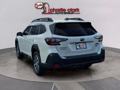Used 2024 Subaru Outback Premium AWD/4WD image 3