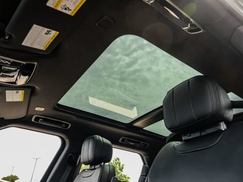 New 2026 Land Rover Range Rover Sport SE AWD/4WD image 5