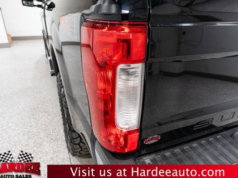 Used 2017 Ford F250 Lariat w/ Lariat Ultimate Package AWD/4WD image 9