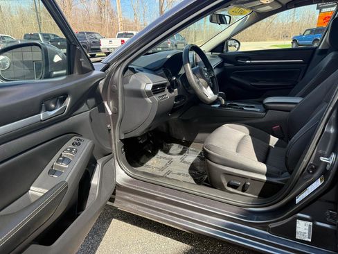 Used 2022 Nissan Altima 2.5 SV image 14