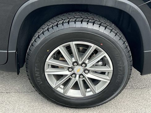 Used 2023 Chevrolet Traverse LT w/ LPO, Cargo Package AWD/4WD image 17