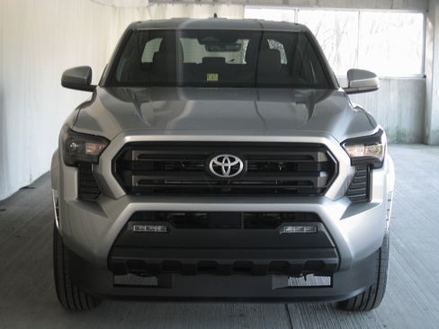 New 2025 Toyota Tacoma SR5 image 3