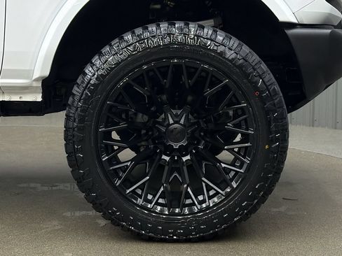 Used 2024 Ford Bronco Outer Banks AWD/4WD image 9