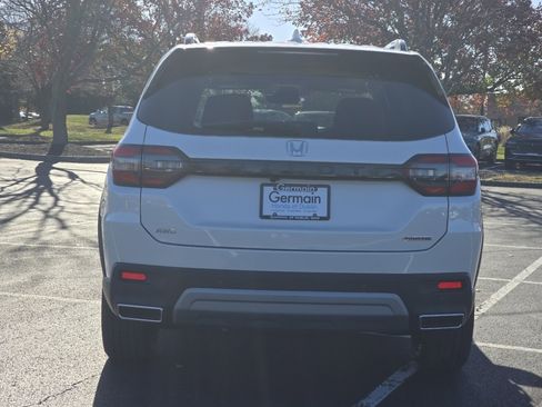 New 2025 Honda Pilot Touring image 18