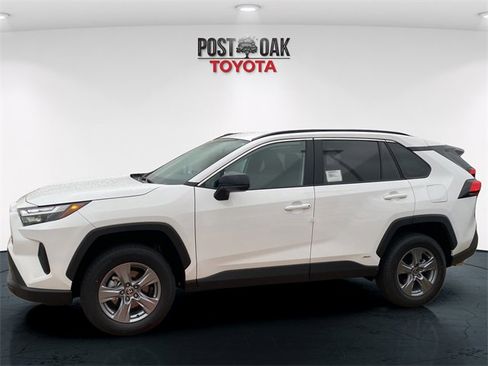 New 2025 Toyota RAV4 LE image 4