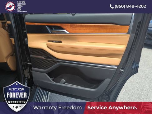 Used 2023 Jeep Grand Wagoneer Series III AWD/4WD image 35