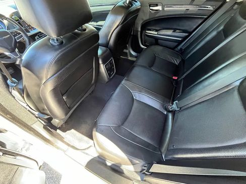 Used 2019 Chrysler 300 Limited image 17