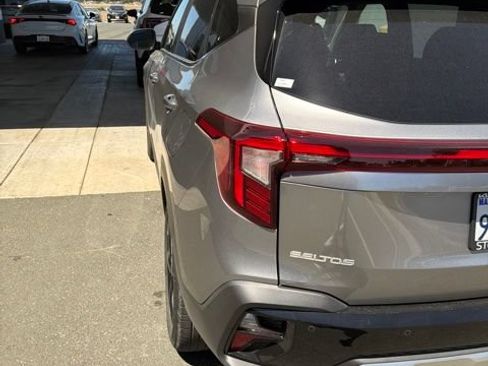 Used 2026 Kia Seltos EX FWD image 8