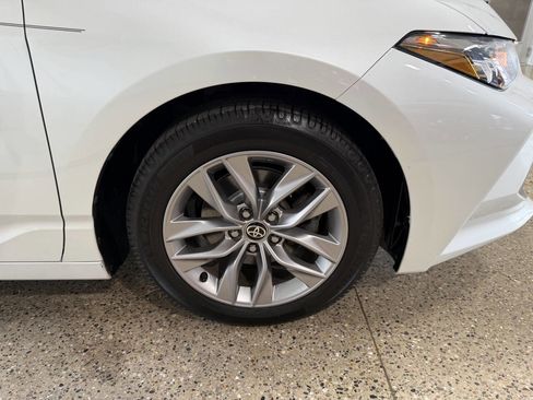 Used 2021 Toyota Avalon XLE FWD image 11
