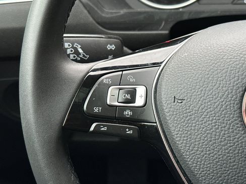 Used 2020 Volkswagen Tiguan SE image 28