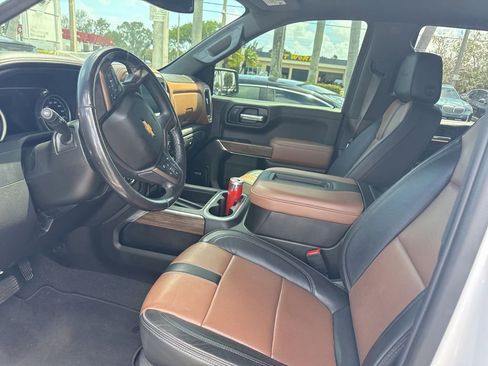 Used 2022 Chevrolet Silverado 1500 High Country w/ Safety Package II image 3