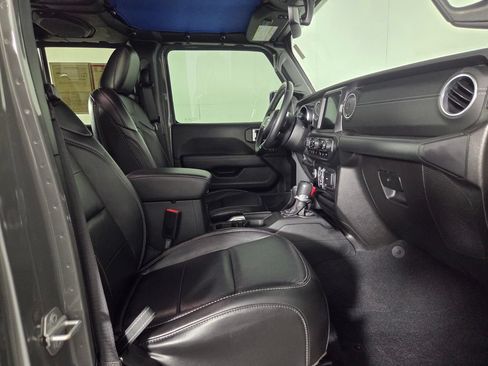 Used 2020 Jeep Wrangler Unlimited Sahara AWD/4WD image 31