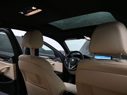 Used 2023 BMW 530i xDrive 530i xDrive w/ Convenience Package image 18