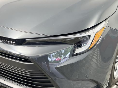 Used 2025 Toyota Corolla LE FWD image 12