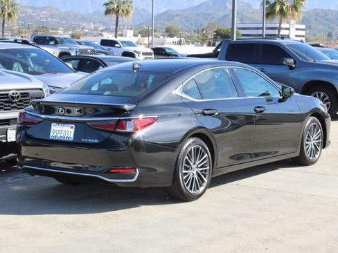 Certified 2025 Lexus ES 300h w/ Premium Package image 20