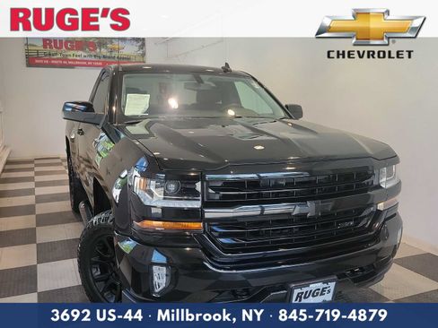 Used 2018 Chevrolet Silverado 1500 LT w/ LT Convenience Package AWD/4WD image 1