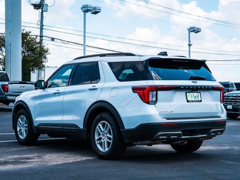 New 2026 Ford Explorer Active RWD image 5