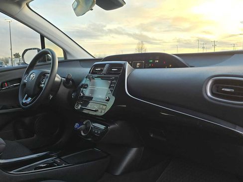 Used 2022 Toyota Prius Prime LE image 12
