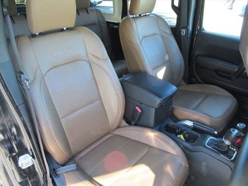 Used 2022 Jeep Wrangler Unlimited Sahara w/ LED Lighting Group AWD/4WD image 9