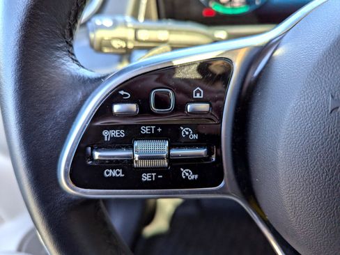 Used 2022 Mercedes-Benz EQB 300 4MATIC image 16