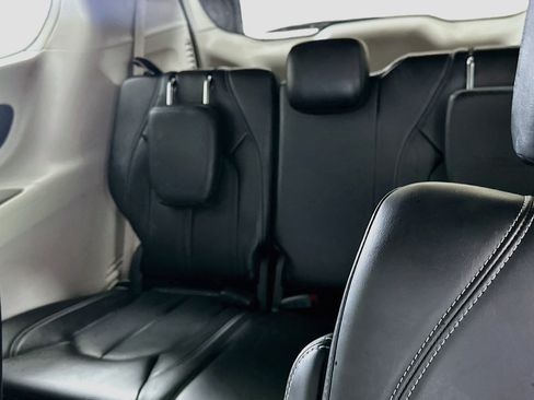 Used 2024 Chrysler Pacifica Touring-L FWD image 26
