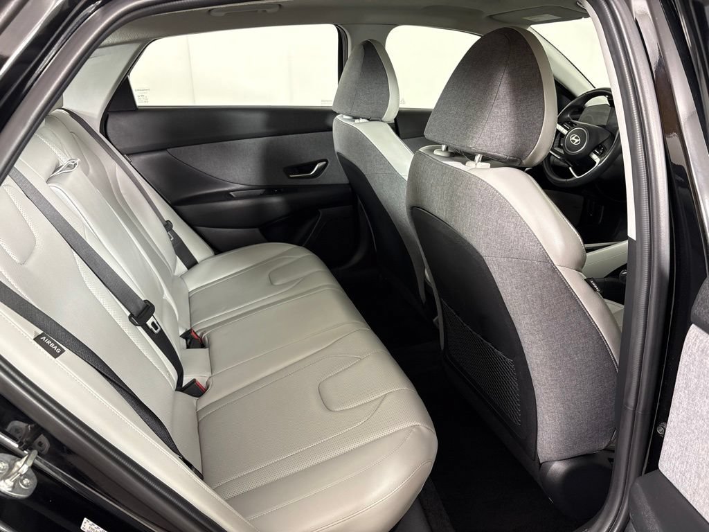 Used 2024 Hyundai Elantra Limited FWD image 18