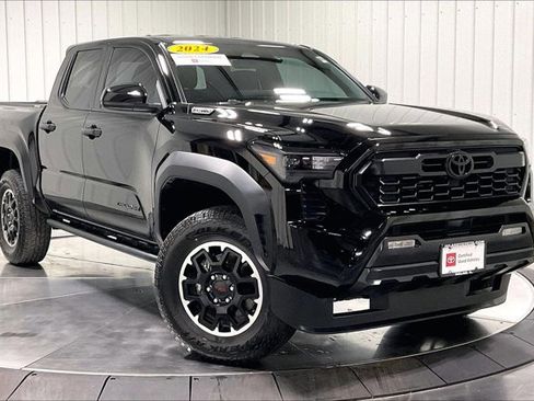 Certified 2024 Toyota Tacoma TRD Off-Road image 3