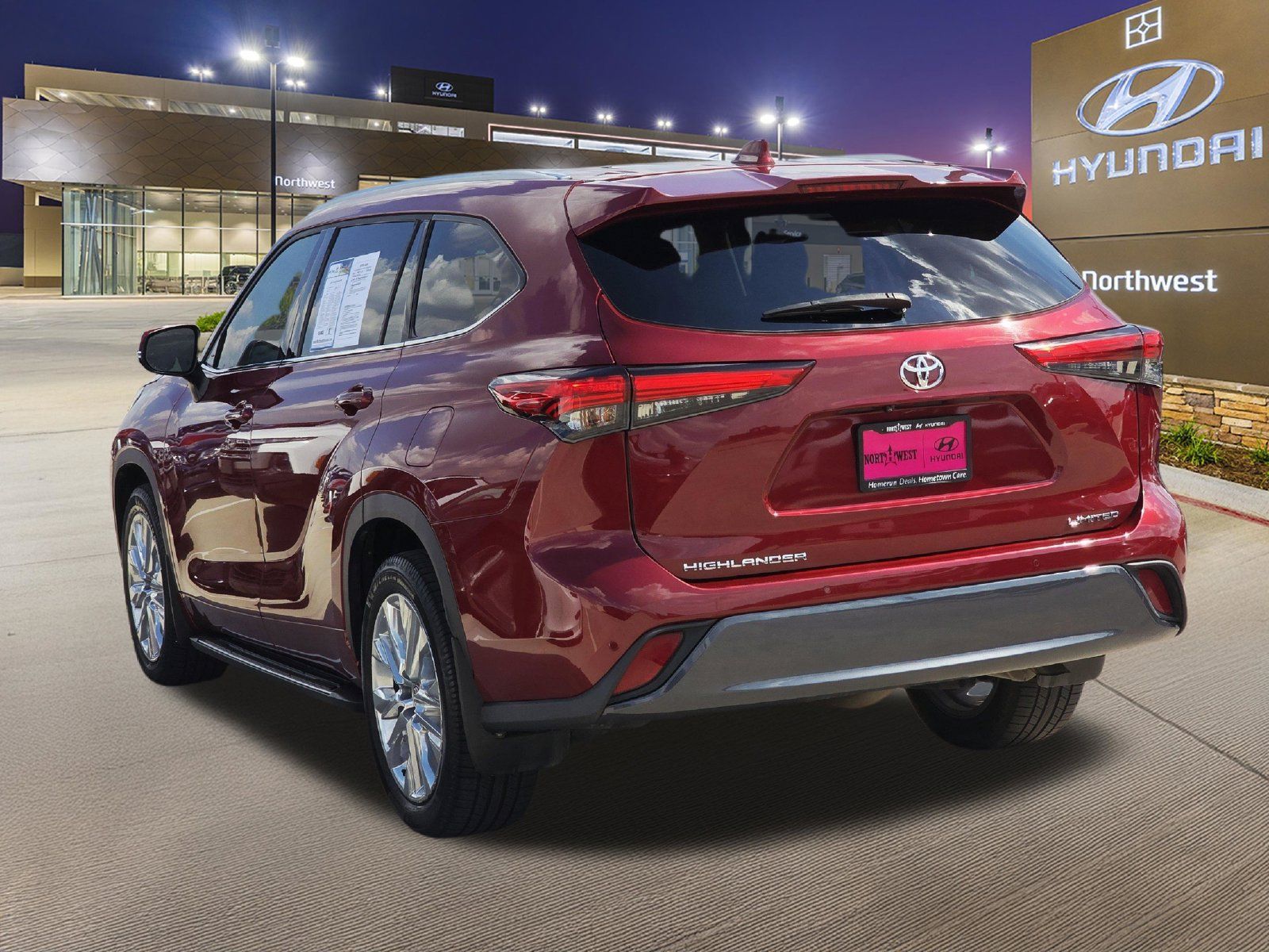Used 2021 Toyota Highlander Limited FWD image 9