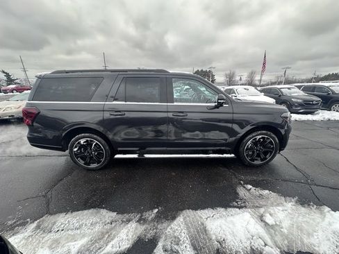 Used 2022 Ford Expedition Max Limited image 6