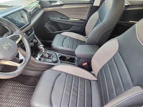 Used 2024 Volkswagen Taos SEL image 8