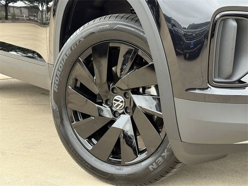 Certified 2025 Volkswagen Atlas Cross Sport SE image 2