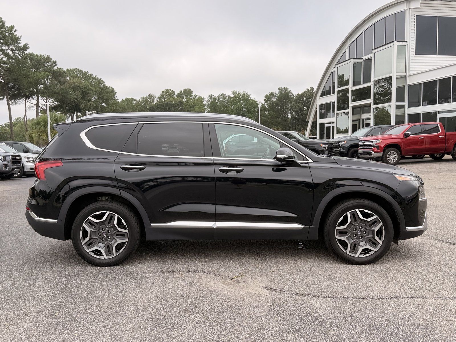 Used 2022 Hyundai Santa Fe Limited w/ Cargo Package FWD image 13