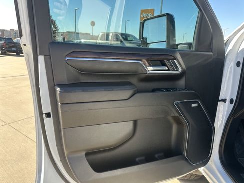 Used 2024 GMC Sierra 2500 SLT w/ SLT Premium Package image 11