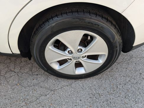 Used 2016 Kia Soul FWD image 25