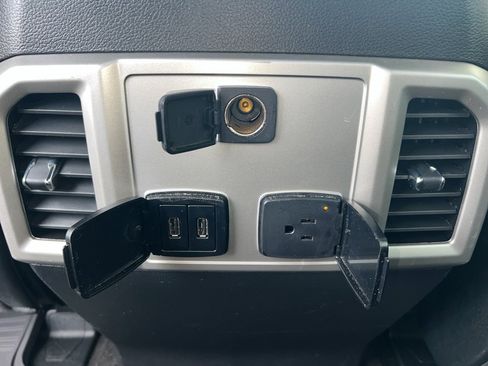 Used 2020 Ford F150 Lariat image 29