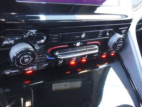 Used 2021 Jeep Grand Cherokee L Laredo image 20