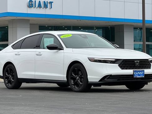 Used 2025 Honda Accord SE image 2