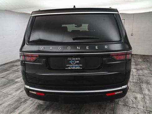 Used 2025 Jeep Wagoneer 4WD image 5