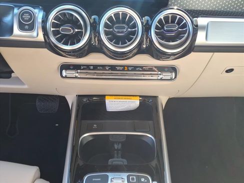 New 2025 Mercedes-Benz GLB 250 4MATIC image 23