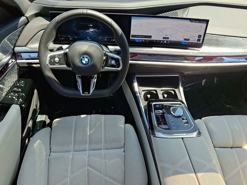 Used 2025 BMW i7 xDrive60 AWD/4WD image 11