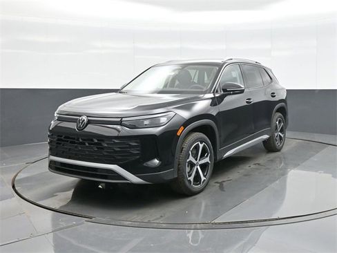 New 2026 Volkswagen Tiguan SE image 3